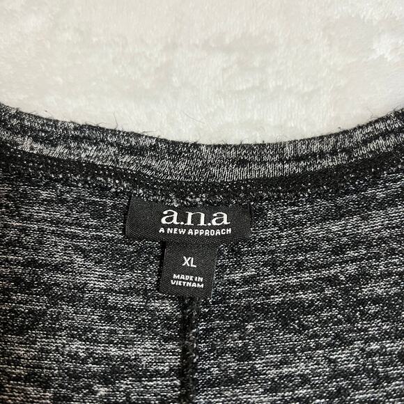 a.n.a. V-Neck Knit T-Shirt Size XL Stretch Casual Minimalist Neutral Lightweight - Picture 4 of 7